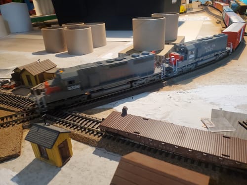Customer photo review of Athearn ATH71601 HO RTR SD39 w/DCC & Sound, SP #5316
