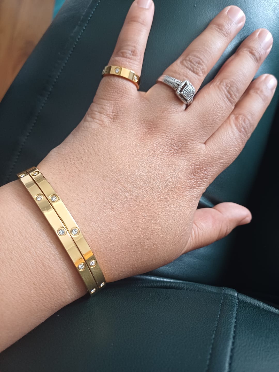 Customer photo review of IT’S DESIGNER BRACELETS | Tarnish Free | Stainless Steel | Bracelet (1 piece)