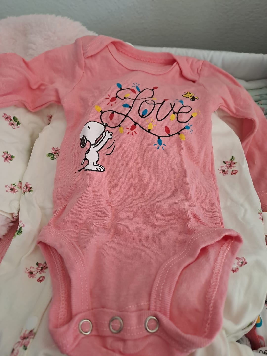 Customer photo review of Set de 3 piezas de pañalero, playera y pantalón con bordado de woodstock joy