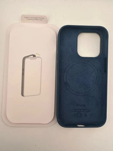 Customer photo review of iPhone 14 Silicone Case with MagSafe