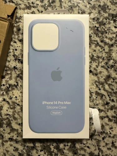 Customer photo review of iPhone 14 Silicone Case with MagSafe