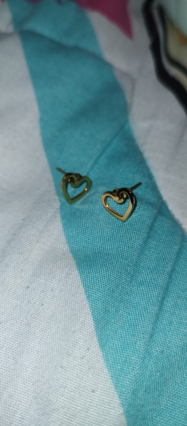 Customer photo review of Aretes Corazón