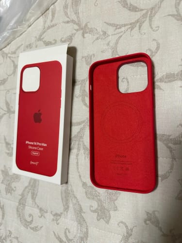 Customer photo review of iPhone 14 Silicone Case with MagSafe