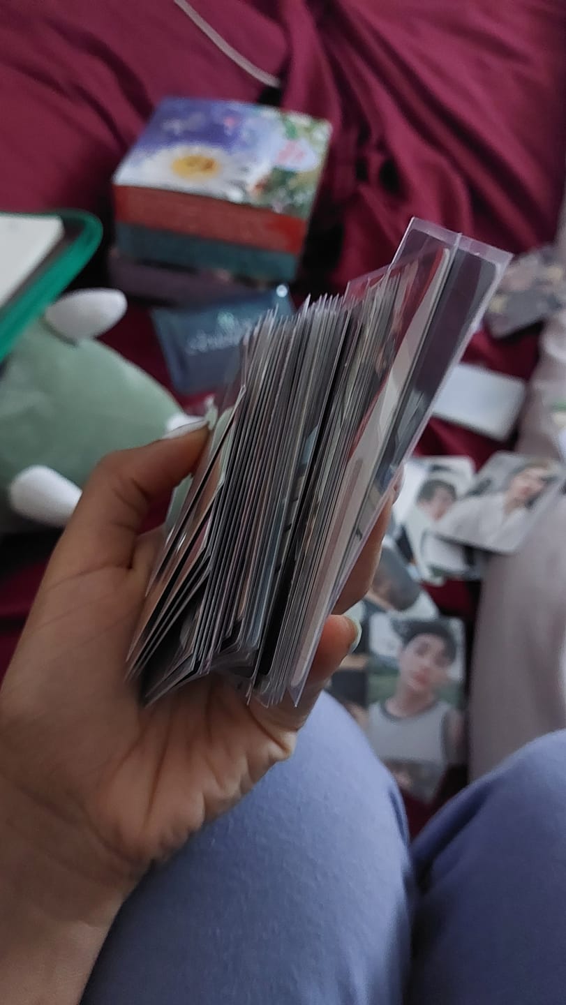 Customer photo review of PREMIUM PHOTOCARD SLEEVES - BLUE VERSION (65x91MM)