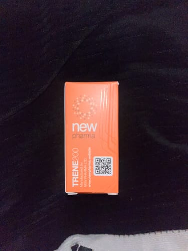 Reseña con foto de un cliente sobre New Pharma Trembolona Enantato 200mg