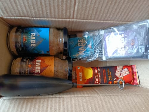 Customer photo review of Creme caramel 50 gms  + Vanilla Bubblegum 50 gms + Caffeine Almond Bar Pack of 2 + Frother  + Dark Chocolate sachets 10 pcs