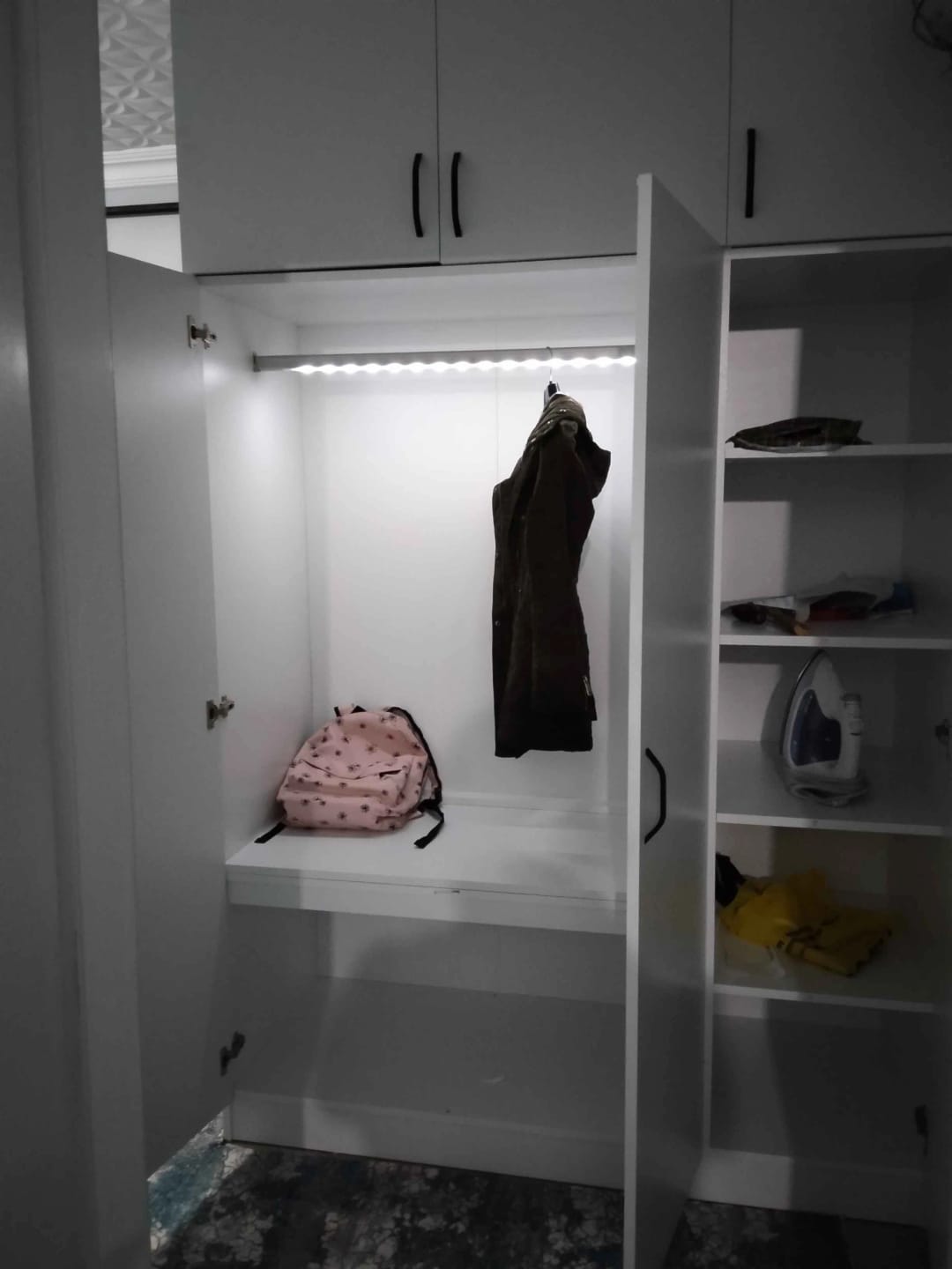 Customer photo review of Rani BA104 Yüklük 6 Kapaklı 10 Raflı Yatak Yorgan Yastık Saklama Dolabı S. Ceviz - Beyaz