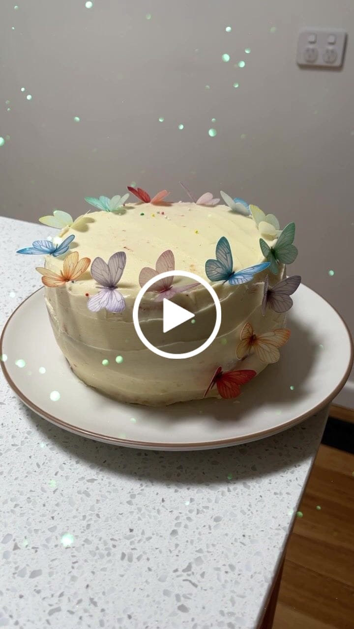 Customer video review of Rainbow Edible Wafer Butterflies - Medium - 32pcs