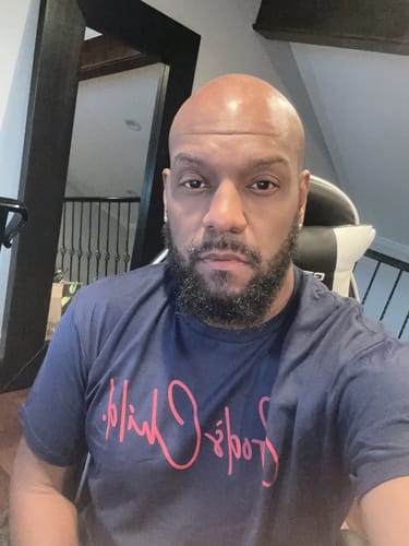 Customer photo review of Big Signature Tee " Navy Blue "