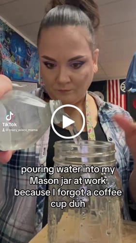 Customer video review of Poopy Time Debloat & Detox Tea