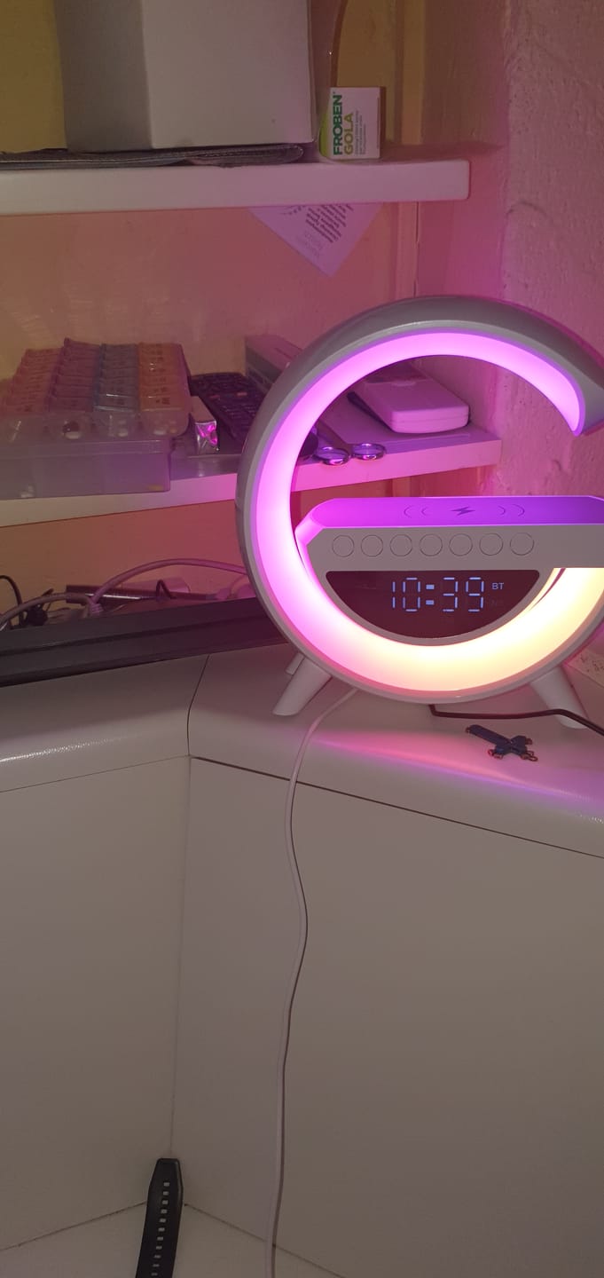 Customer photo review of Cassa musica bluetooth, caricabatterie cellulare wireless, Orologio e sveglia