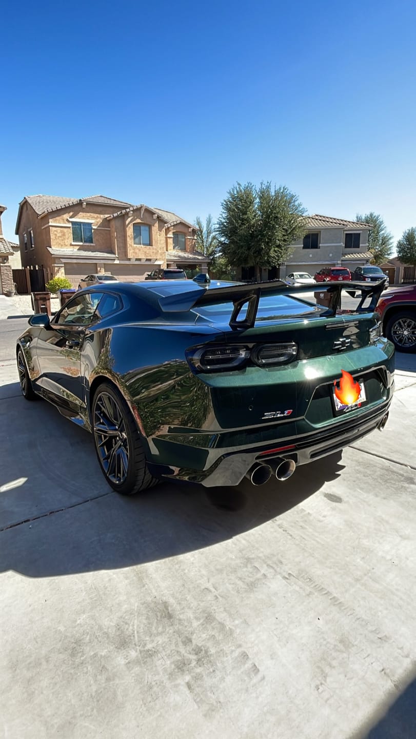 Customer photo review of 2016-2024 Chevy Camaro ZL1 1LE Full Carbon Fiber 1pc Rear Spoiler