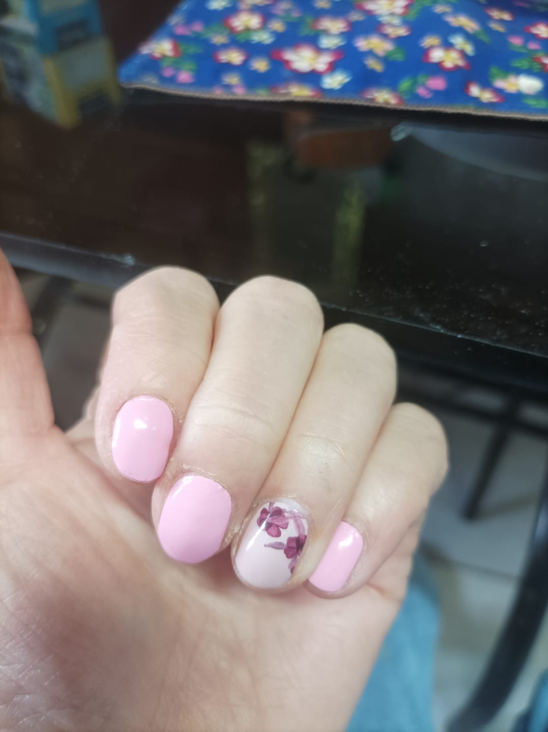 Customer photo review of Flores Burdeo | Stickers de Esmalte