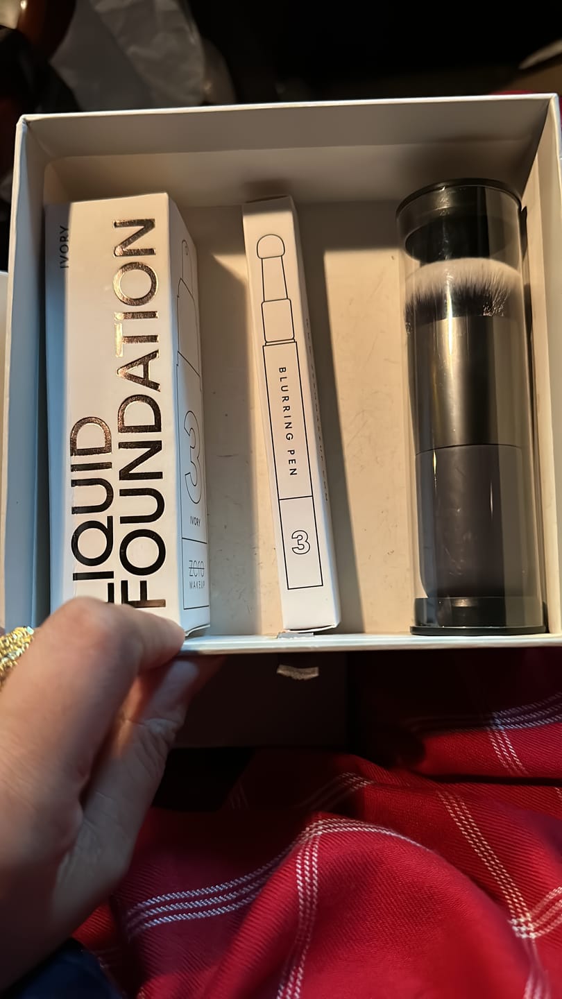 Customer photo review of Face Perfecting Makeup Palette