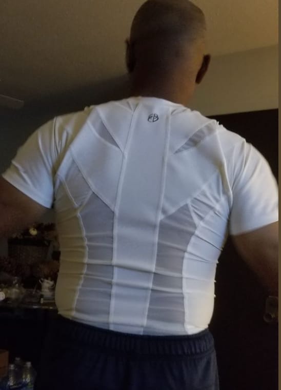 Customer photo review of Camiseta Postural Masculina - Posture Shirt® Com Zipper
