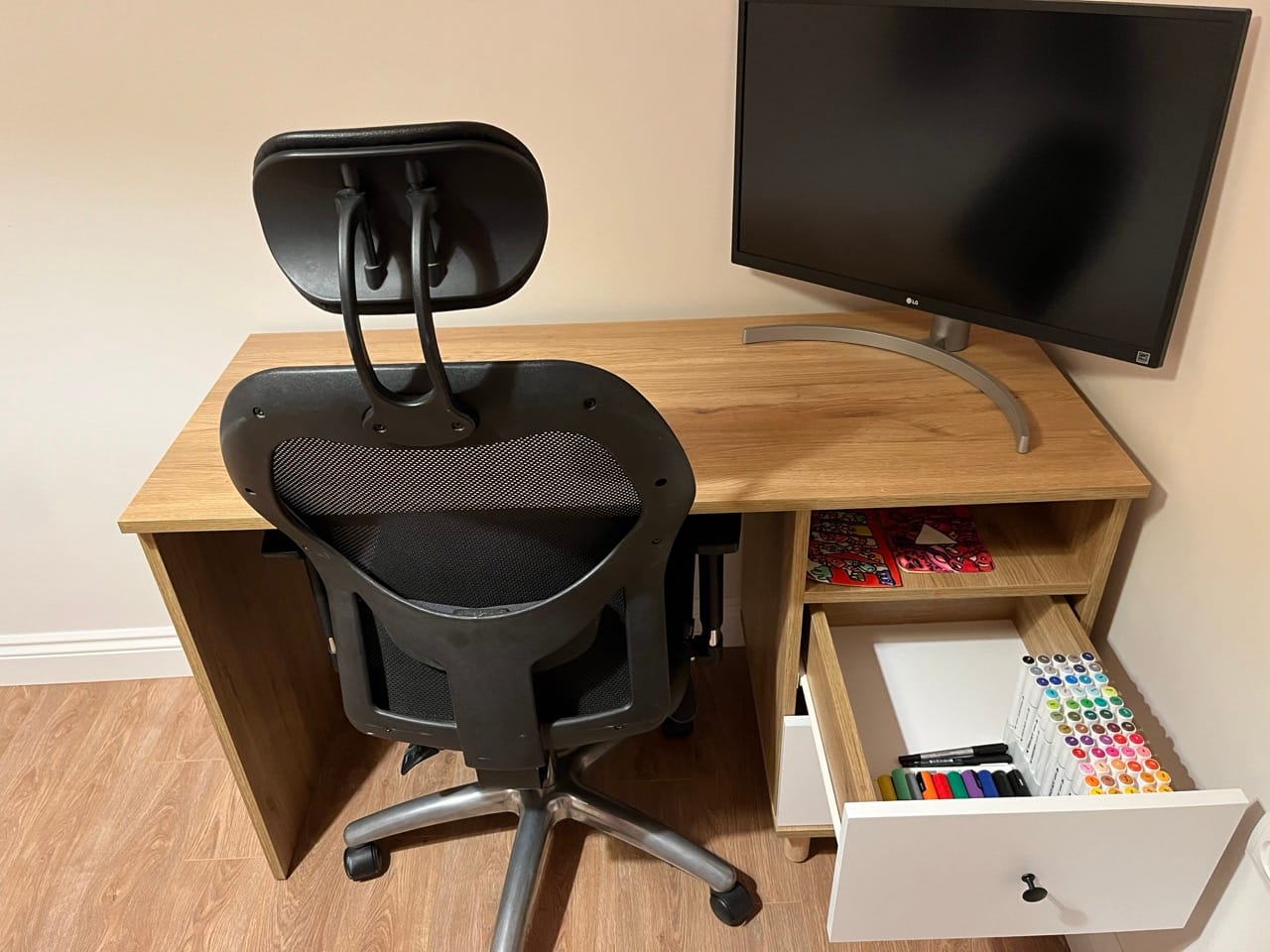 Customer photo review of Rani HA109 Çekmeceli Çalışma Ofis Bilgisayar Masası Sepet Ceviz - Beyaz