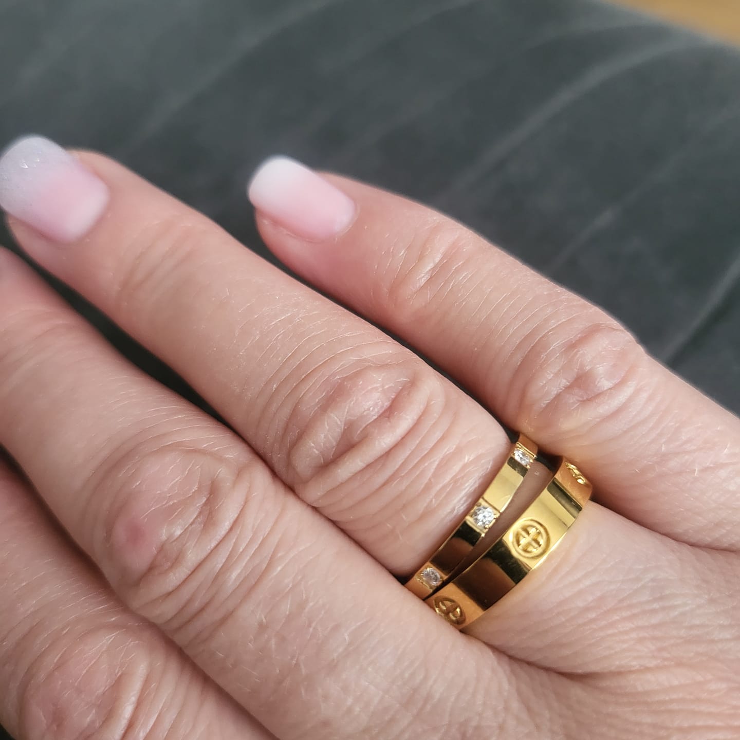 Customer photo review of Crossed Arianna Ring | 18K vergoldet