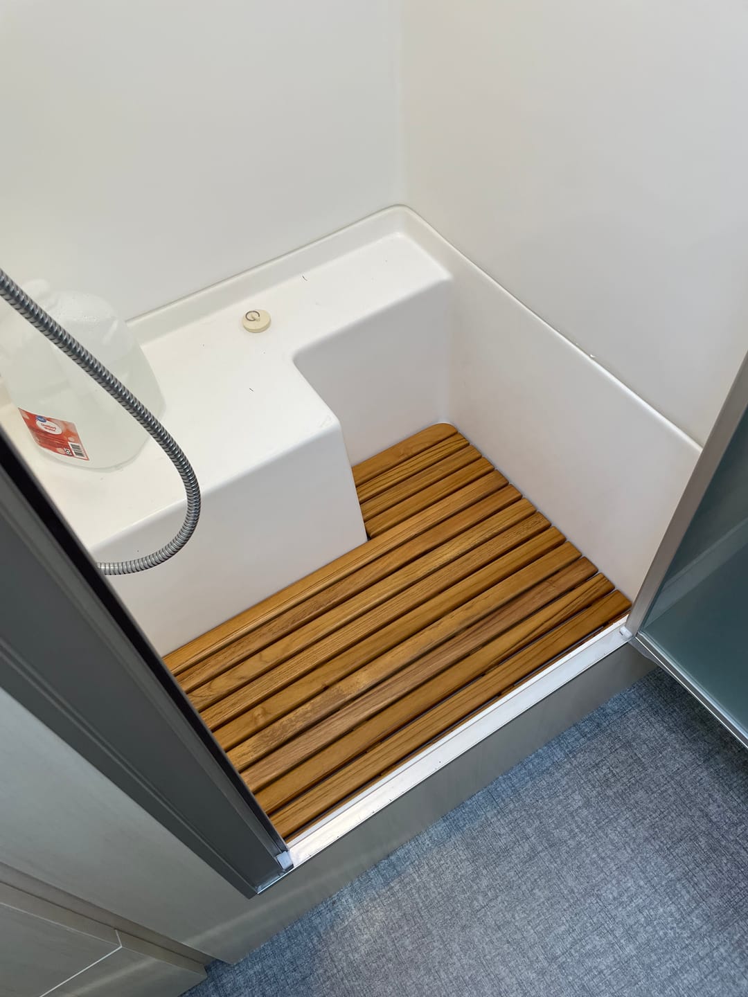 Customer photo review of 25FB / 27FB / 30RB L-shape Airstream Teak Shower Mat