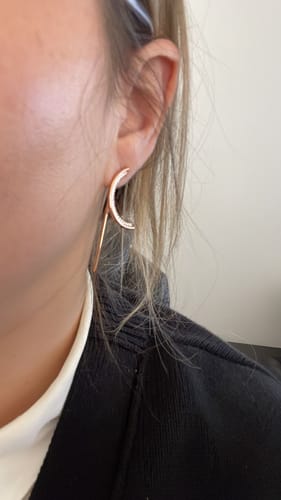Customer photo review of [Worn by Shin Min-ah] Signature. D Silver Earring JDREP3F01ZC