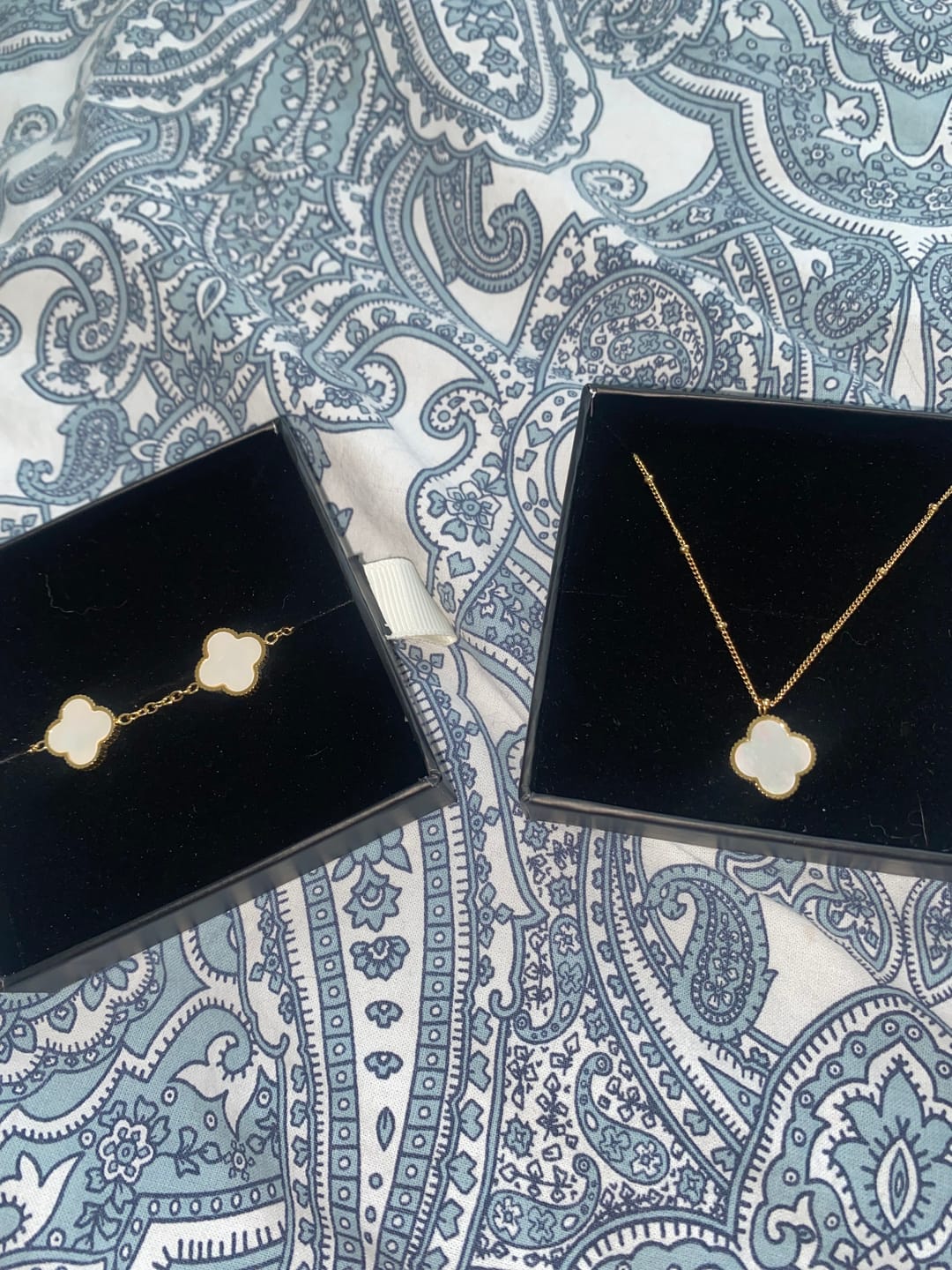 Customer photo review of Perlmutt Lucky Leaf Set 14K Vergoldet