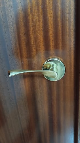 Customer photo review of Manilla modelo 'ARI130' con roseta redonda tapa-pomos dorado brillo para puertas