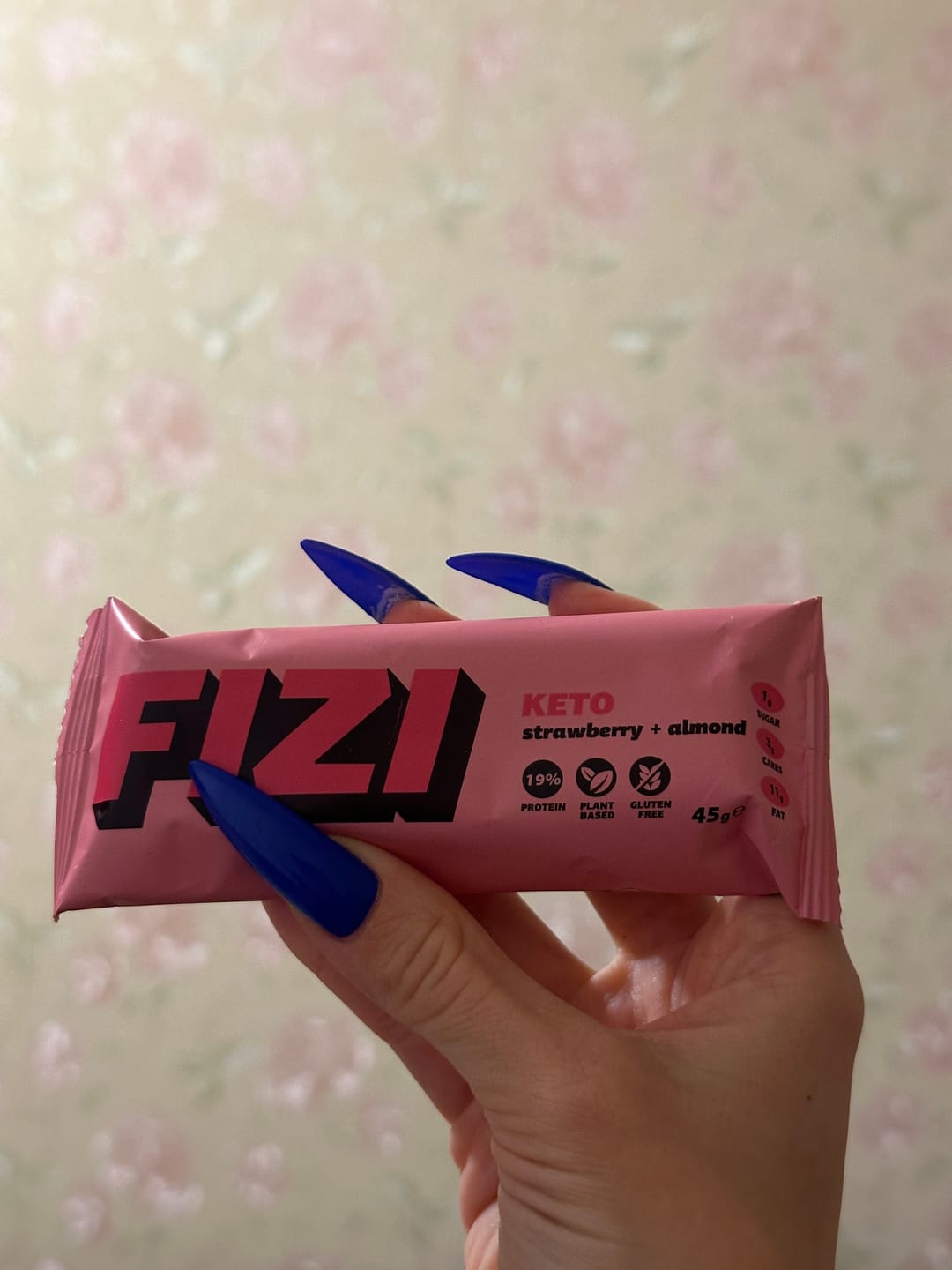 Customer photo review of Батончик КЕТО “Strawberry + almond” 10x45г