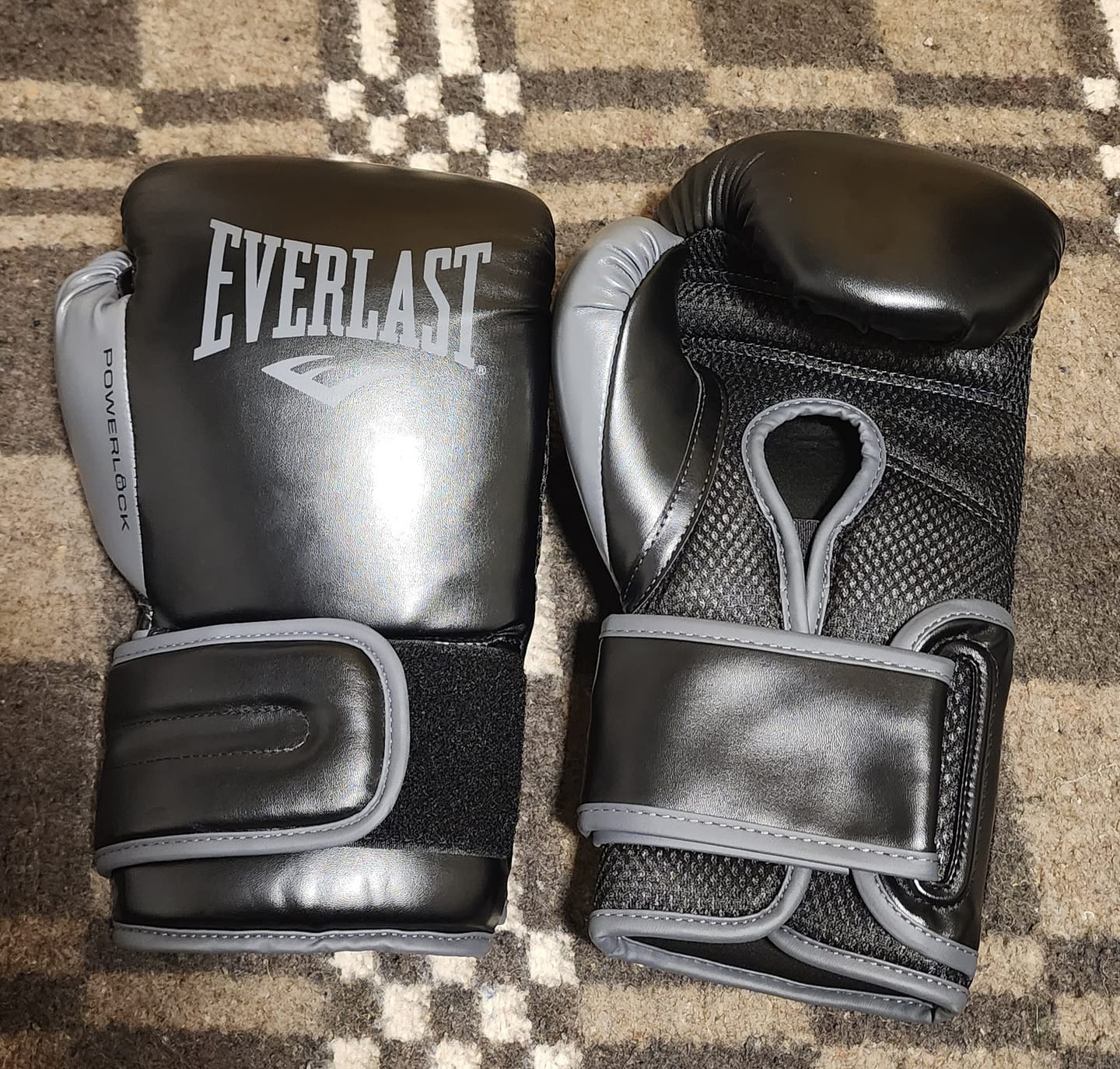Customer photo review of Guantes De Box Powerlock 2 TR Hook & Loop
