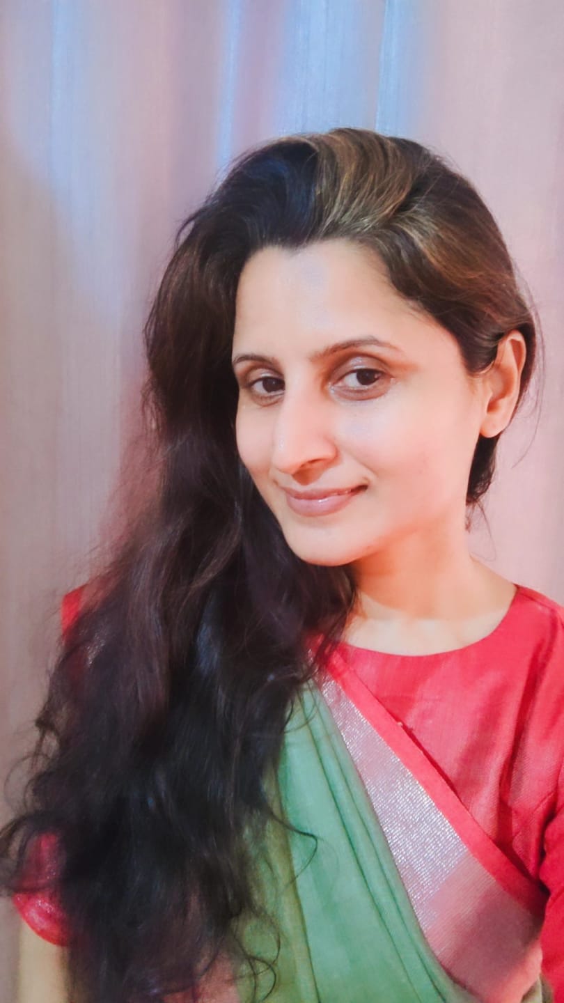 Customer photo review of Handwoven Pure Linen Saree