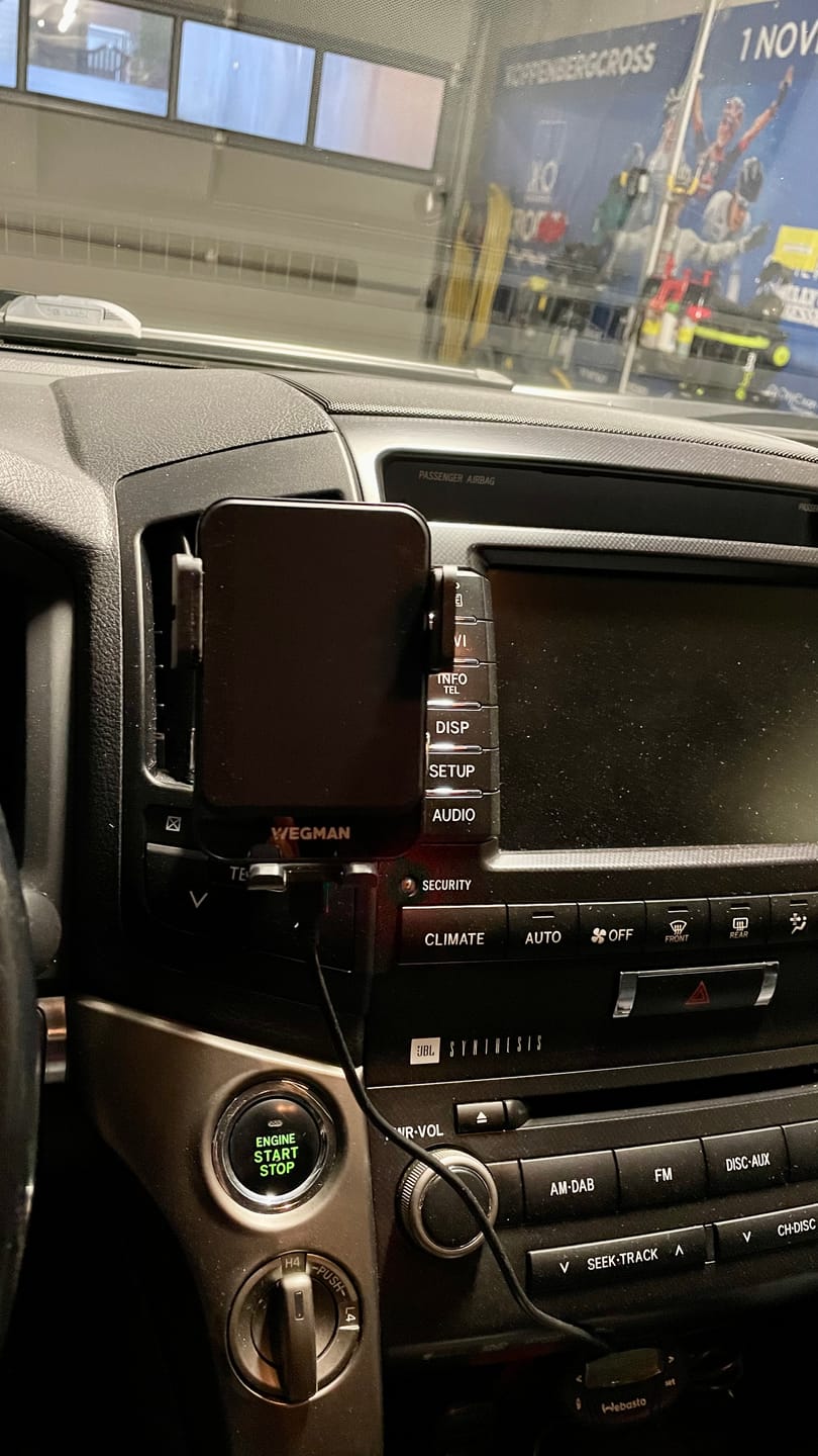 Customer photo review of Wegman Telefoonhouder met QI Draadloze Oplader Auto (15W autolader) - Ventilatierooster, Raam, Dashboard - Magsafe