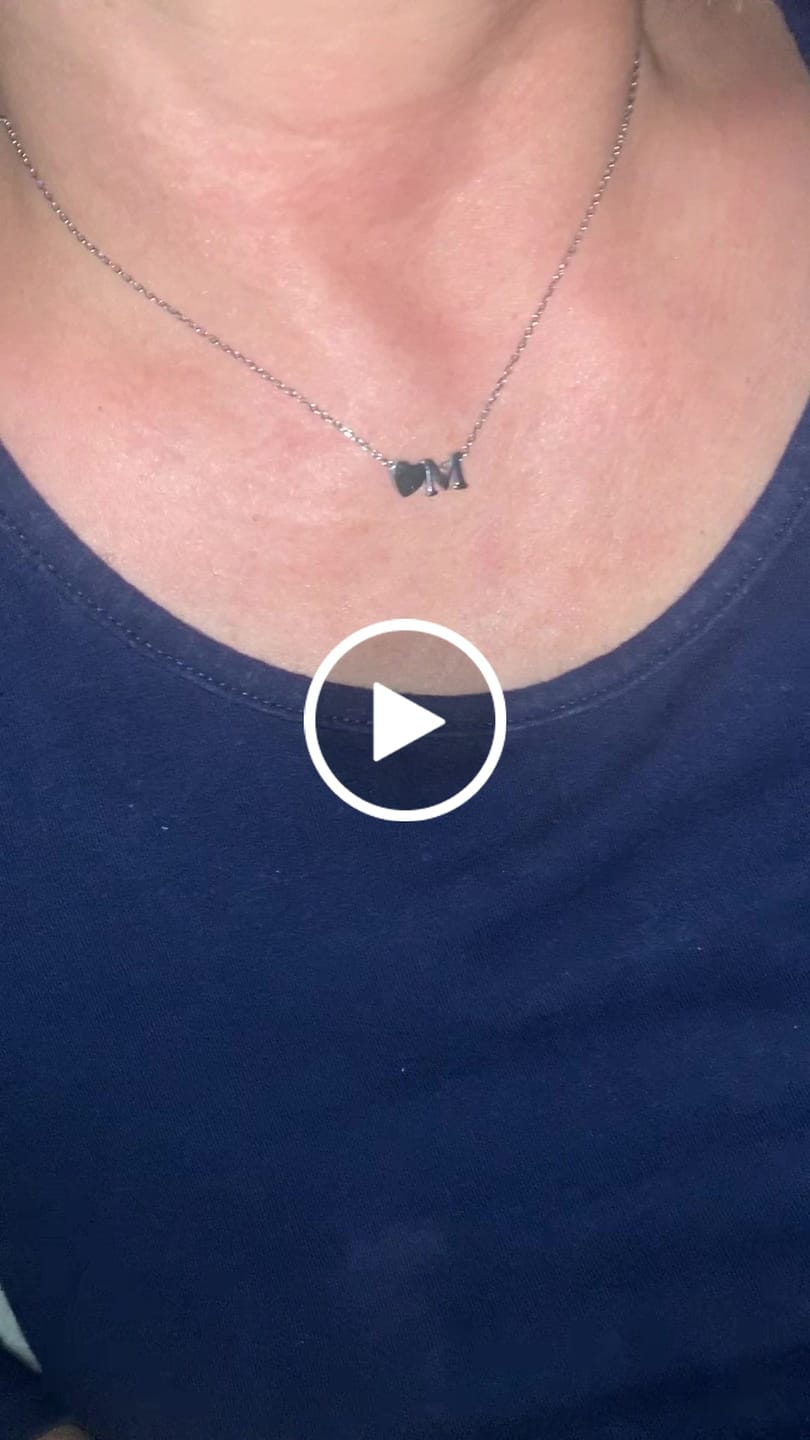 Customer video review of Collar Letra Amor