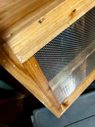 Customer photo review of Winter-Ready 10 Frame Assembled Quilt Box-Enhance Your Hive's Cold-Weather Comfort! 🐝🌨️