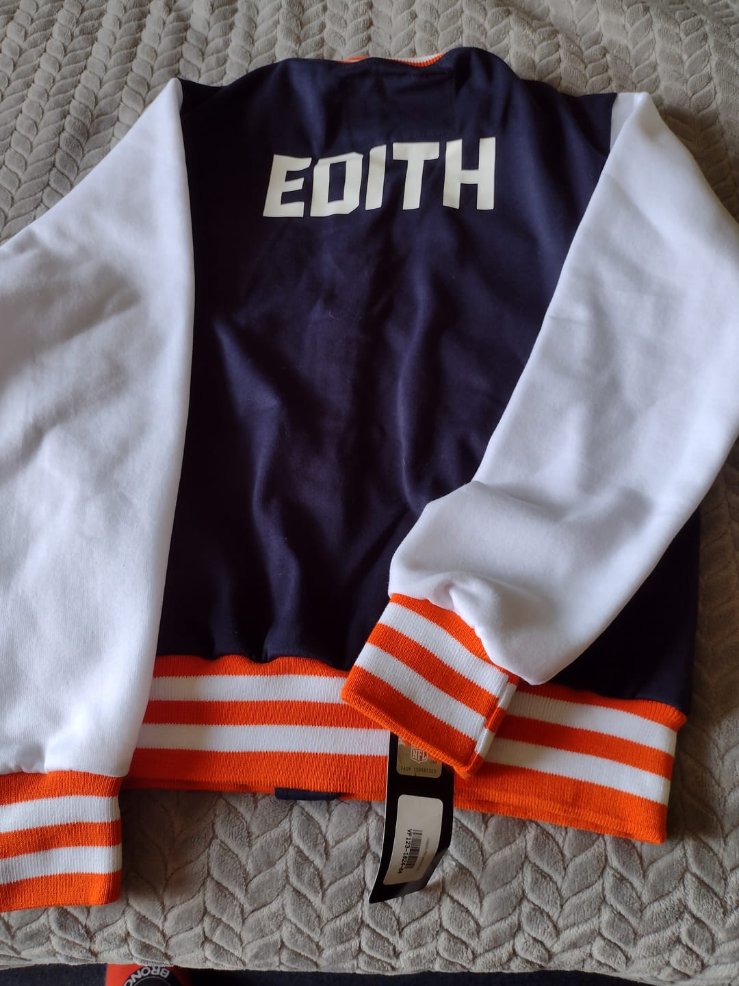 Customer photo review of Chamarra Universitaria NFL Broncos