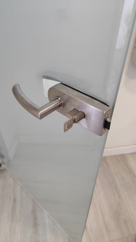 Customer photo review of Cerradura de acero inoxidable para puertas de cristal opción de cilindro europerfil