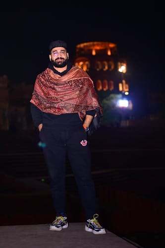Customer photo review of Pashtush Mens Jamawar Stole, Faux Pashmina, Black