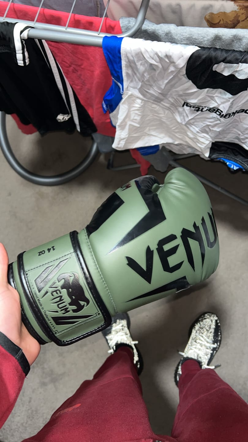 Customer photo review of Venum (Kick)Bokshandschoenen Elite - Groen/Zwart