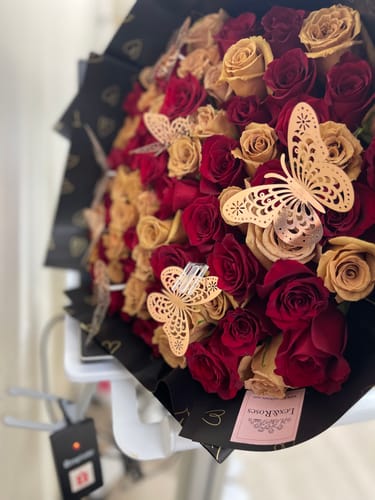 Customer photo review of Cappuccino & Red Rose Bouquet