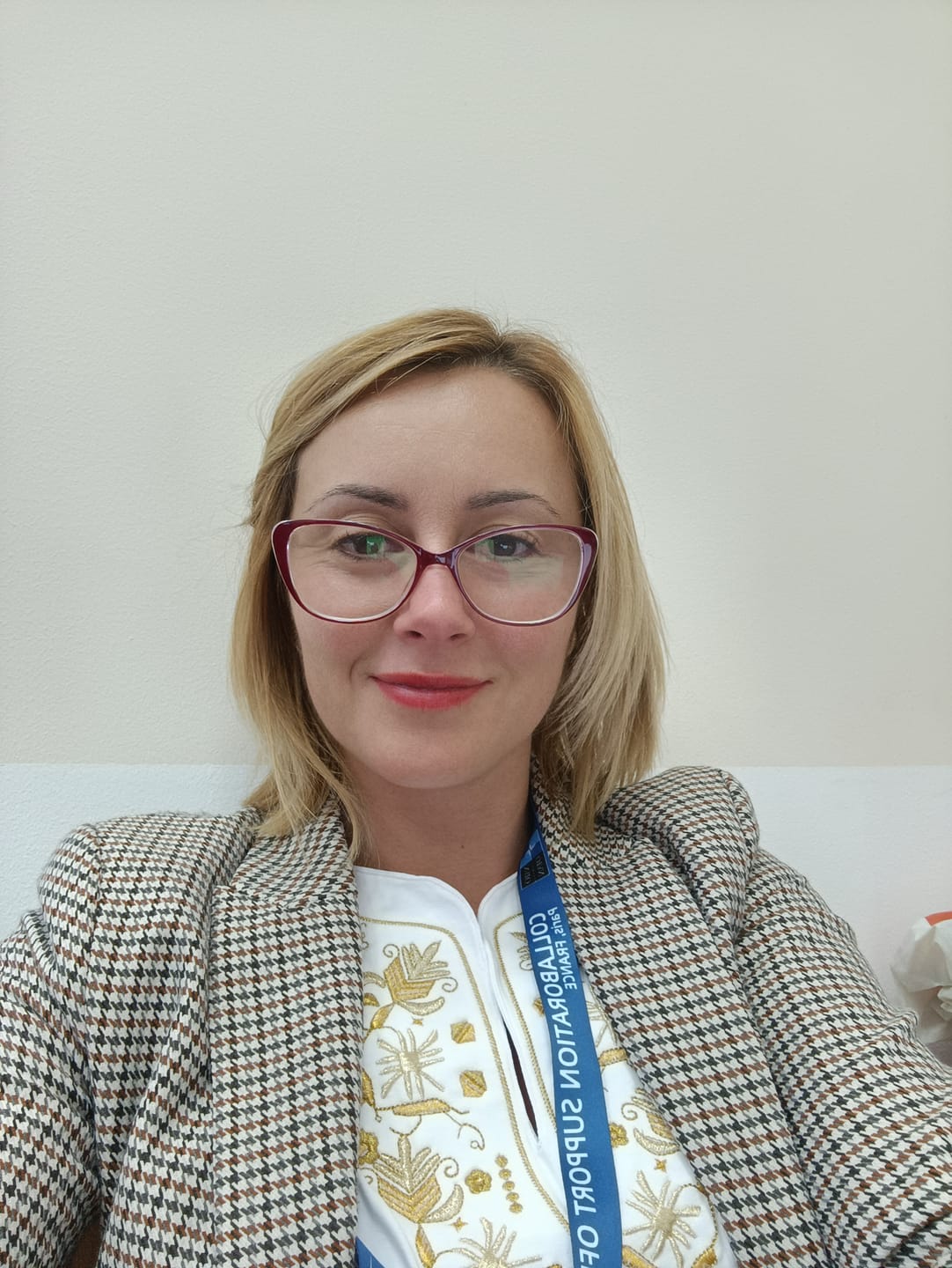 Customer photo review of Тениска с V деколте - "Самоковска"