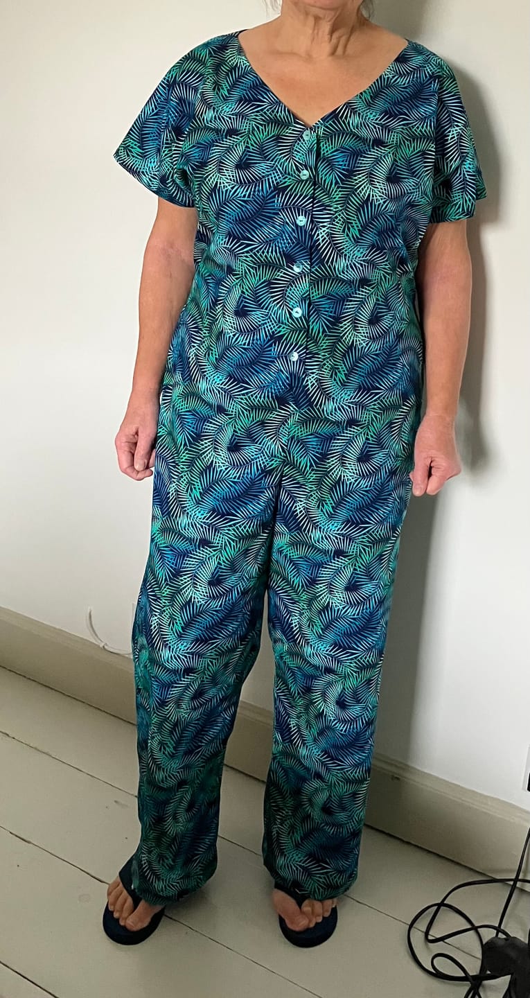 Customer photo review of Tropical Fern Leaves Rose & Hubble Cotton Poplin Fabric
