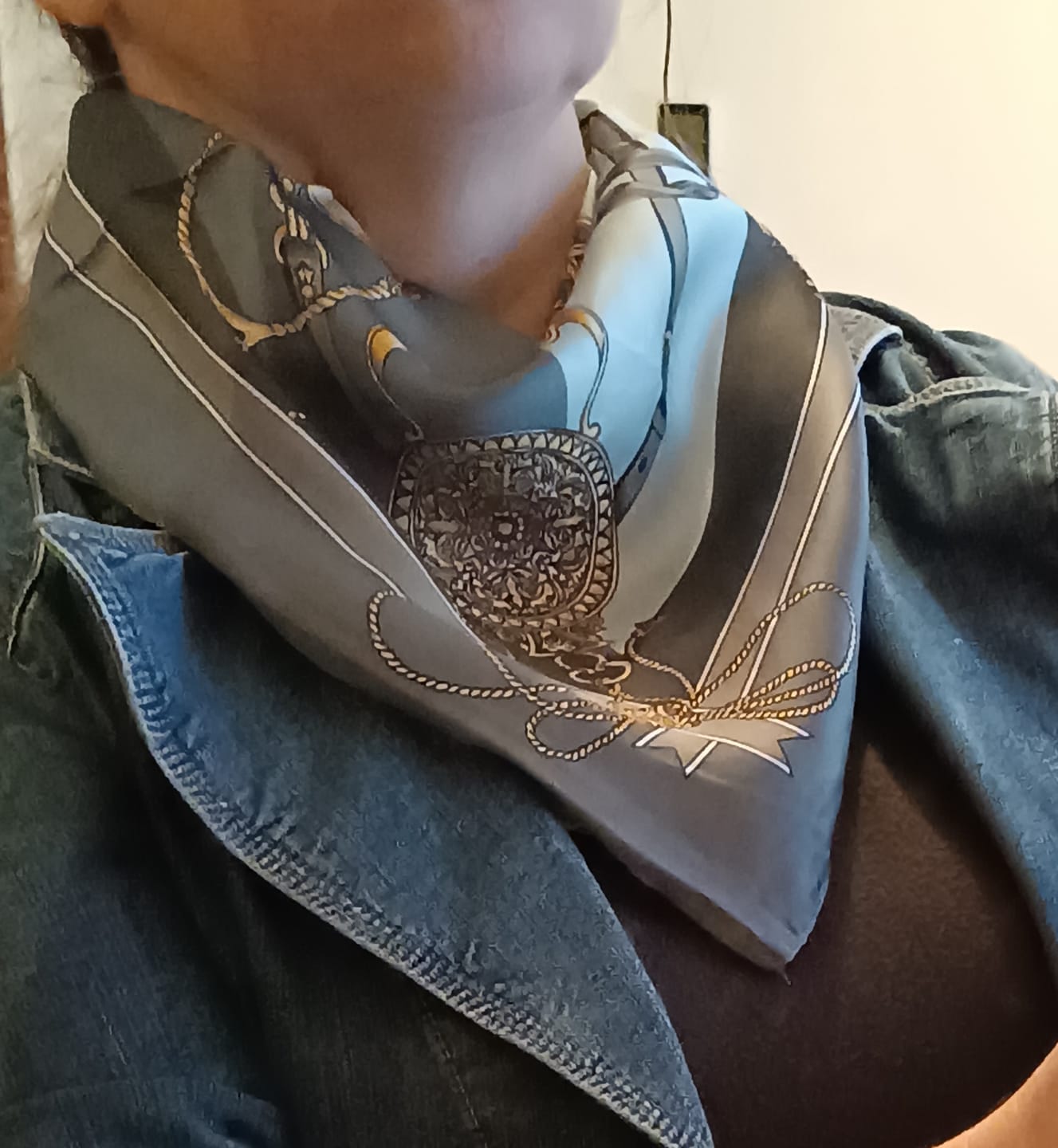 Customer photo review of Melania Foulard (100% Seta - 53cm)