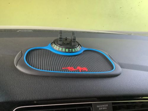 Customer photo review of Tappetino antiscivolo per supporto auto
