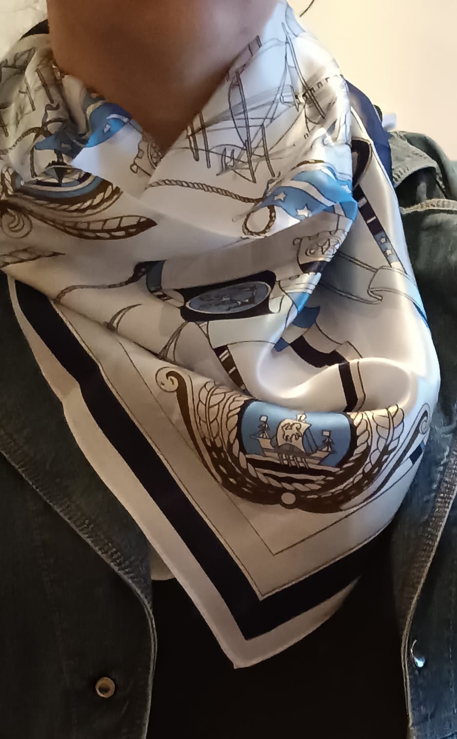 Customer photo review of Thalia Foulard (100% Seta - 68cm)