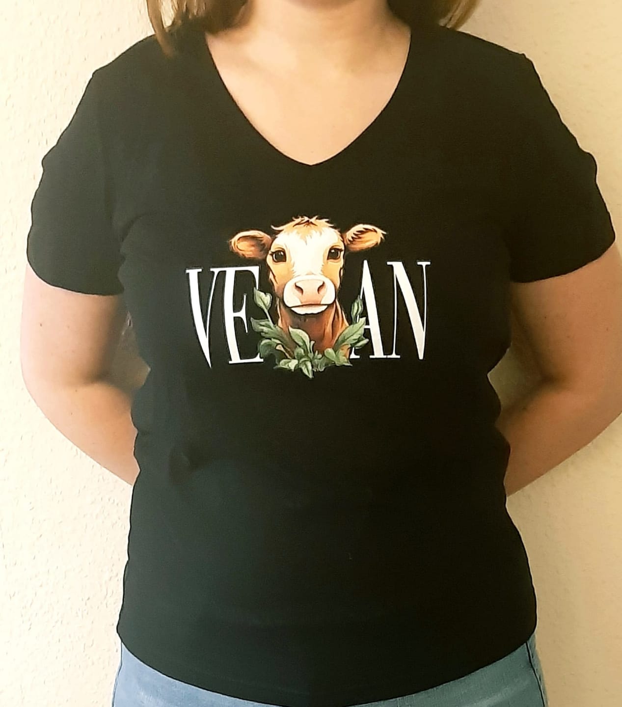 Customer photo review of VEGAN KUH | DAMEN PREMIUM V-NECK BIO SHIRT