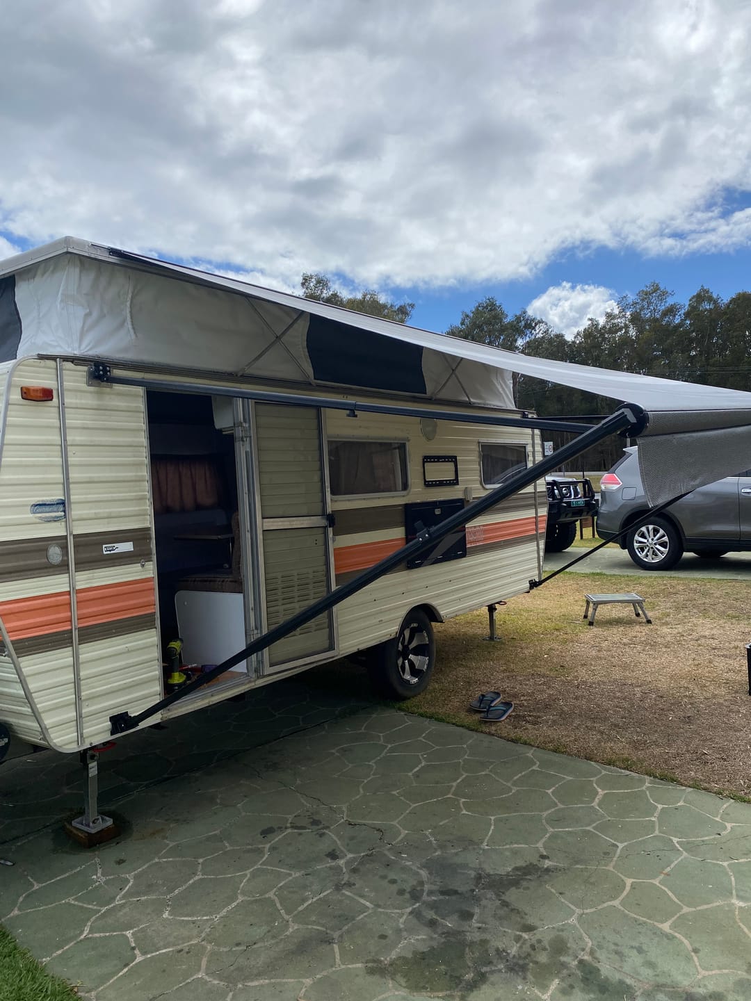Customer photo review of Awnlux Retractable Roll-Out Caravan Awning W-5600NC