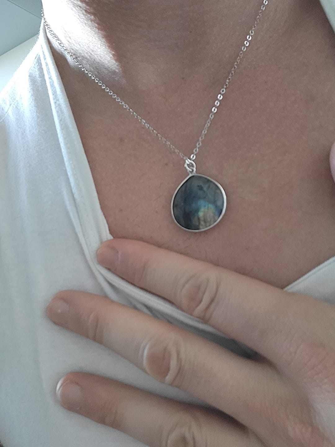 Customer photo review of Pendentif "Élégance & Protection" en Labradorite