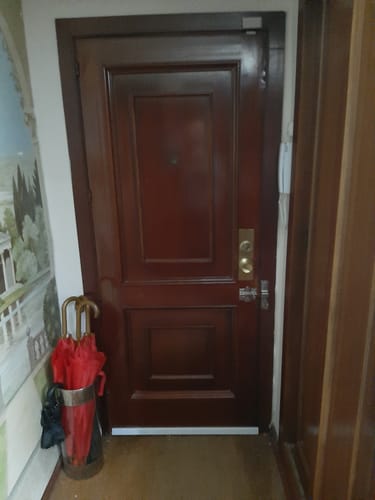 Customer photo review of Burlete automático blanco de atornillar de aluminio con cierre de goma 820mm