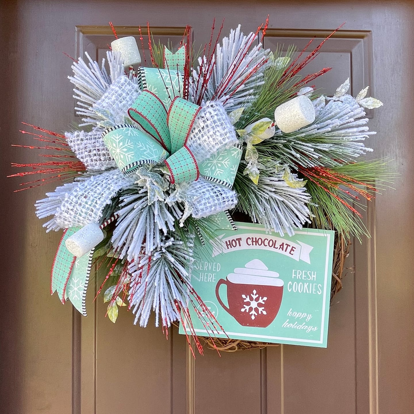Customer photo review of 16" Round Grapevine Wreath - DECOE-035