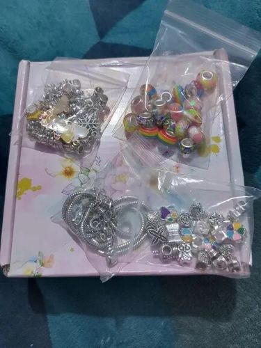 Customer photo review of Jewelance™ BraceletKit - Gør-Det-Selv-Sæt Til Fremstilling Af Charms Til Smykker