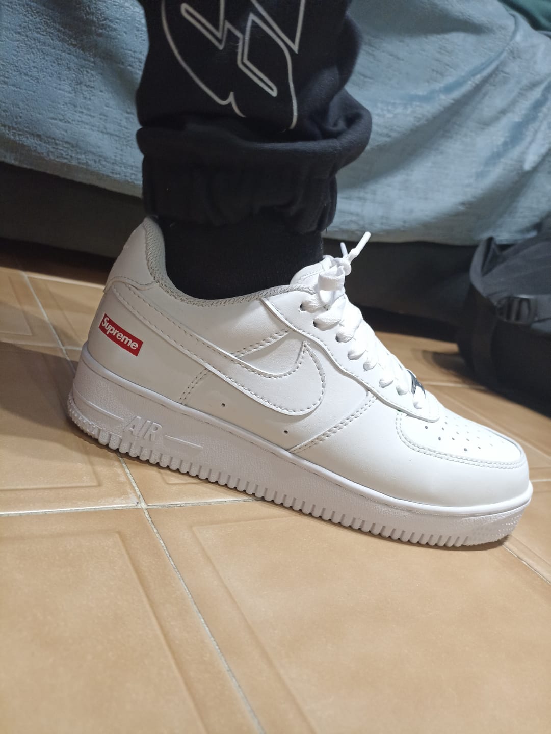 Customer photo review of Tenis Air Force 1 Blanco Supreme 1.1 Premium