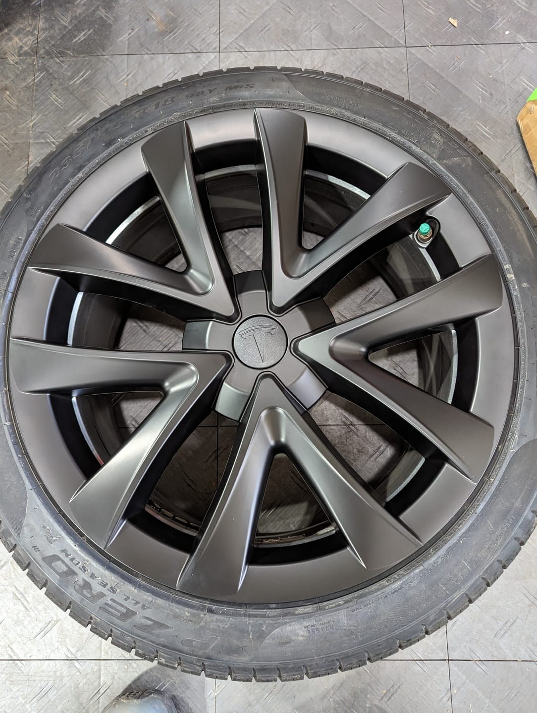Customer photo review of TESPLUS 18'' Arachnid Style Wheel Cover for Model 3 (Pre-order)
