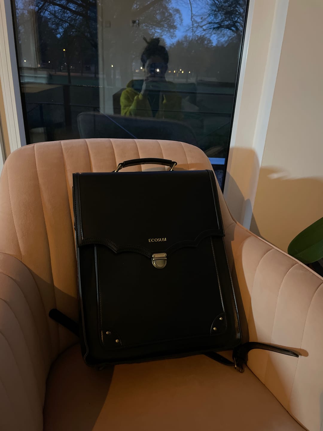 Customer photo review of Aria Vintage Backpack For 15.6 Inches